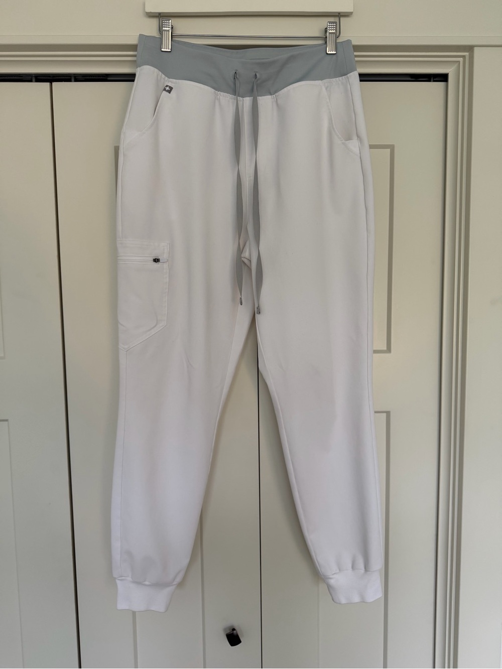 Figs Women's White Jogger Scrub Pants Zamora